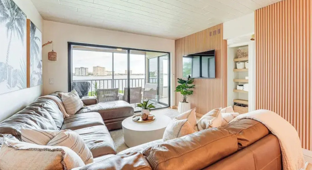 Heated Pool Access: Bayfront Isla Del Sol Condo, Забронировать Апартаменты/квартира Апартаменты штата Флориды, Апартаменты/квартира
