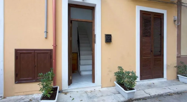 Apartment With one Bedroom in Palermo, With Balcony and Wifi - 10 km F, Забронировать Апартаменты/квартира Отели Палермо с парковкой, рядом с Кафедральный собор, Парковка