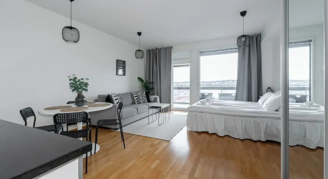 Lake View 7th Floor Studio next to Downtown, Забронировать Апартаменты/квартира Отели Тампере с парковкой, рядом с Plevna Movie Theater Complex, Парковка