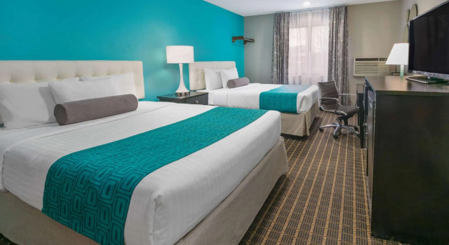 Четырёхместный номер Standard Howard Johnson by Wyndham Near Schlitterbahn