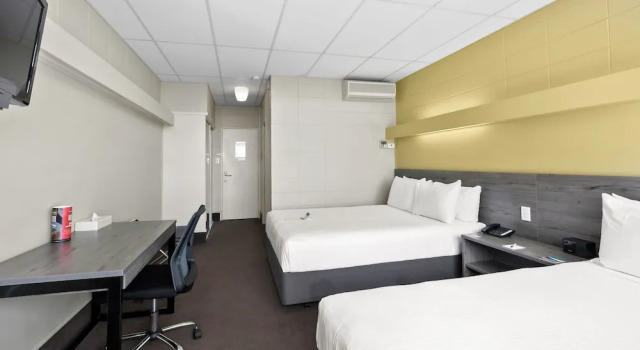 Четырёхместный номер Superior Heartland Ambassador Hotel Hamilton