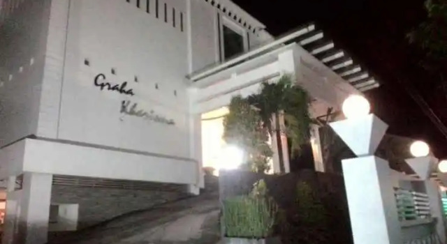 Kharisma 2 Madiun, Rezervovat Hotel Hotely v centru Madiun, hotely v centru Madiun, Parkování