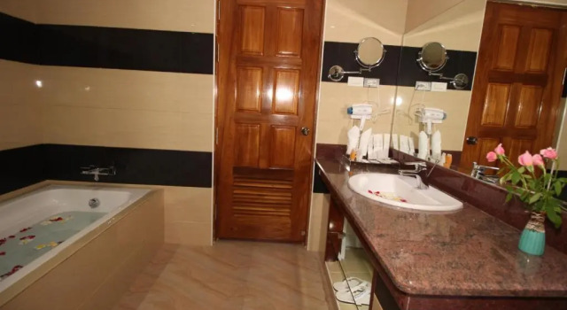 Люкс Luxury Myanmar Life Hotel
