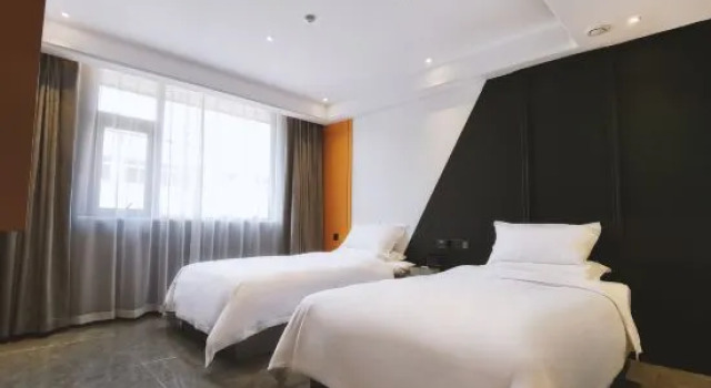Люкс Luxury Hengyi Hotel (Railway Station Store of Dashu Camp, Renmin East Road, Kunming)