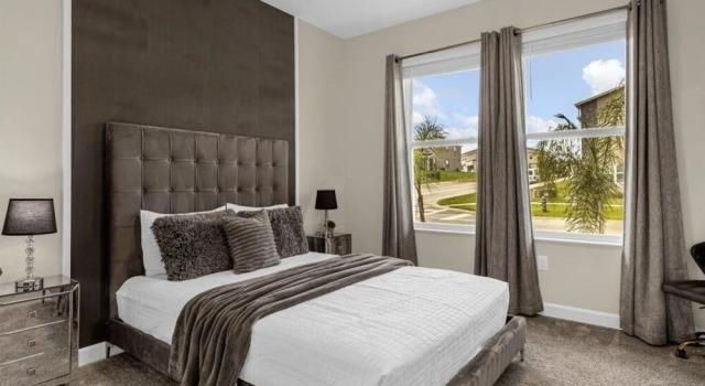 6 Bedroomss/ Champions Gate Home by RedAwning
