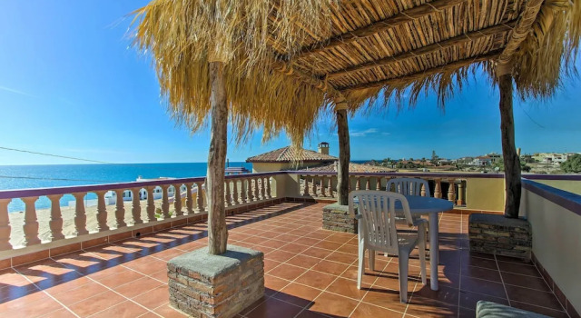 Коттедж Charming Las Conchas Home w/ Patio: Steps to Beach