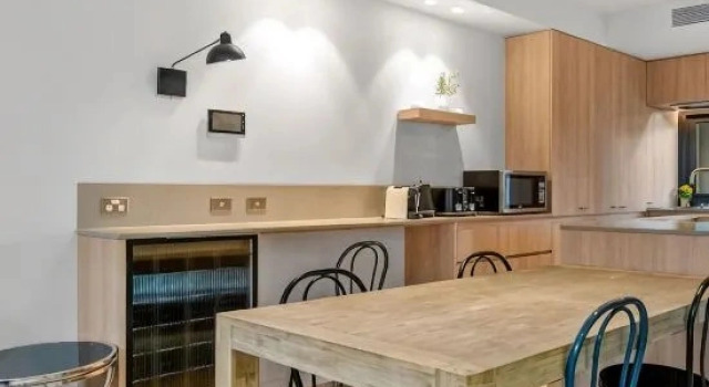 Dunbar Ave. Sunshine Family Home Sleep 8 | Parking, Забронировать Отель Бизнес-отели Мельбурна, 4* 5*