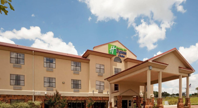Holiday Inn Express Hotel & Suites Kerrville by IHG, Забронировать Отель Керрвилл Texas Hill Country