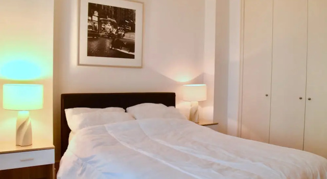 2 Bedroom Apartment With Stunning Views of Canary Wharf, Varaa Huoneisto Asunnot kohteessa Merseyside, Huoneisto