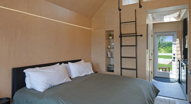 Номер Standard Bunkies-the Commissioner