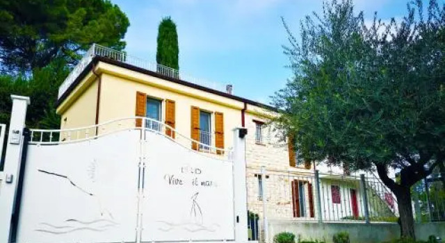 B&B Vivere il Mare, Book Bed and Breakfast Hoteller i Numana med parkering, Parkering