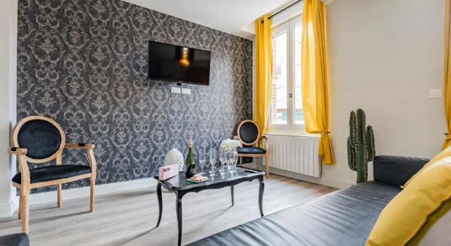 LE FIGARO 1 SUITE PREMIUM (80 m² l'espace est un luxe), Забронировать Отель Отели Эперне 4 звезды, рядом с Georges Cartier Champagne House, 4*