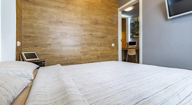 Apart-otel Arhitektor on Omskaya street, 25, Забронировать Апартаменты/квартира Отели в центре Нижневартовска, в центре, Парковка