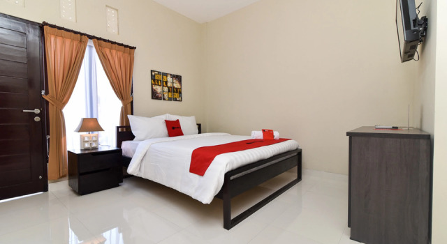 RedDoorz Plus near Jalan Imam Bonjol Denpasar, Забронировать Отель Денпасар Denpasar Municipality