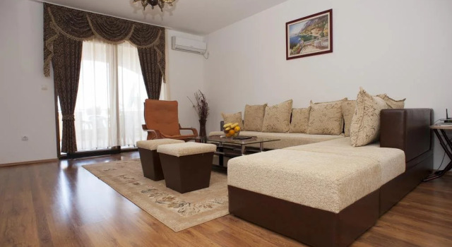 NK Apartments, Забронировать Апартаменты/квартира Отели Свети-Стефан с парковкой, рядом с Пляж Црвена Главица, Парковка