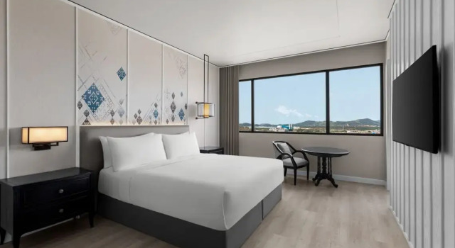 Двухместный люкс Executive с видом на город Courtyard by Marriott Phuket Town