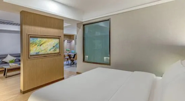 Люкс Starway Hotel (Kunming Dianchi Wanda Plaza)