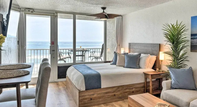 Oceanfront, Fourth-floor Condo on Daytona Beach!, Забронировать Апартаменты/квартира Дейтона-Бич Daytona Beach Area, рядом с Церковь для автомобилей в Дейтона-Биче