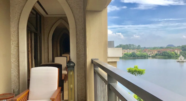Двухместный номер Deluxe с балконом Sheraton Qingyuan Lion Lake Resort