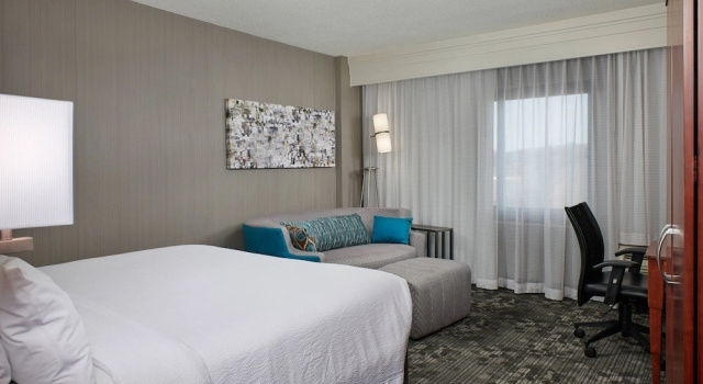 Трёхместный номер Standard Courtyard Bristol