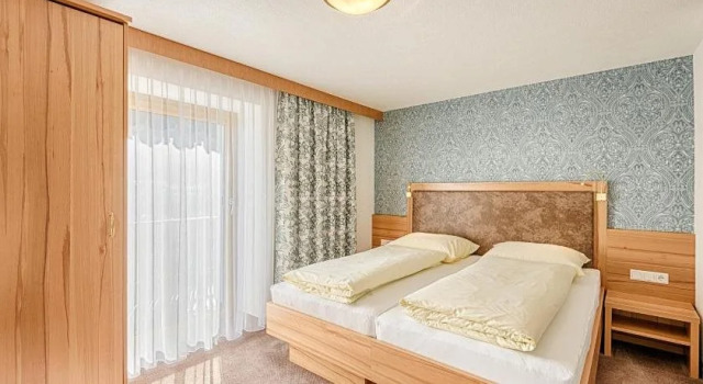 Pension Garni Hubertus, Rezerwuj Hotel Hotele w Tyrol z parkingiem, Parking