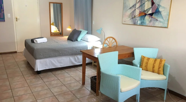 Rhodes Lodge, Забронировать Отель Отели Стелленбос с парковкой, рядом с African Art Boutique Stellenbosch, Парковка