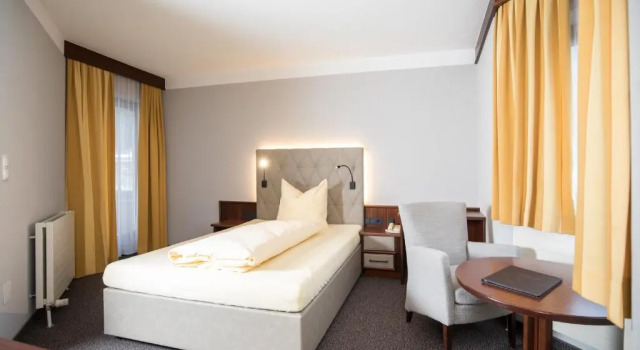 Sonnenuhr, Book Hotel Hotels in Alpbach Valley with a Pool, Swimming Pool