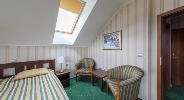 Hotel Krušnohorský Dvůr, Buchen Sie Hotel Dubí Region Ústí