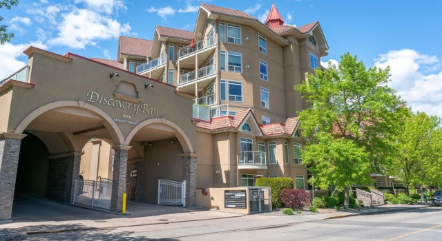 Two Bed Two Bath Two Pools, Boek Hotel Kelowna Brits Columbia