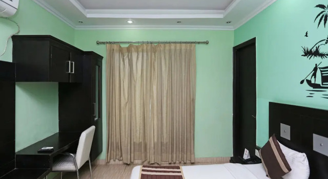 OYO 6895 Hotel Cybercity Rooms & Suites