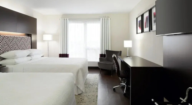Номер Традиционный Four Points by Sheraton Lévis Convention Centre