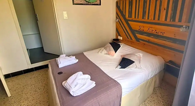 Hotel La Fontaine, Забронировать Отель Сен-Мартен-де-Бром Valensole Plateau