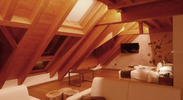 Полулюкс Deluxe Hotel Paradiso