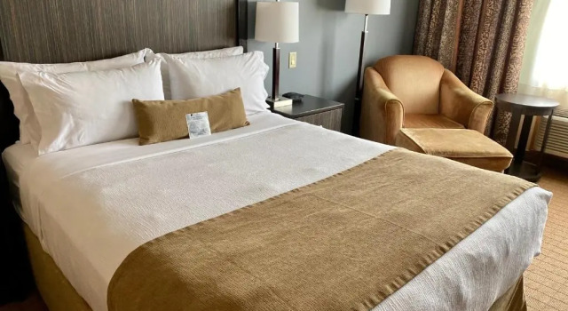 Четырёхместный семейный номер Standard Inn on Prince Hotel & Conference Centre, an Ascend Collection Hotel