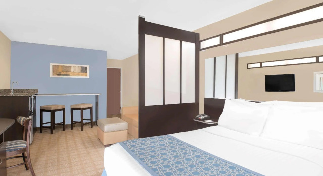 Двухместный люкс Microtel Inn & Suites by Wyndham Waynesburg