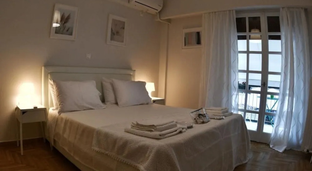 Top Koukaki Location 2 Bedrooms, Забронировать Отель Неос-Космос Афины, рядом с Холм Филопаппос
