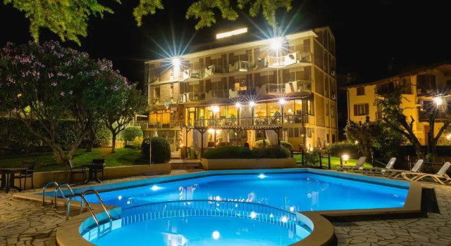 Hotel Adria & Resort, Забронировать Курортный отель Отели Тосколано-Мадерно 3 звезды, 3*
