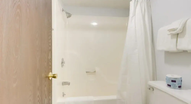 Коттедж Osage Beach Vacation Rental w/ Deck & Grill