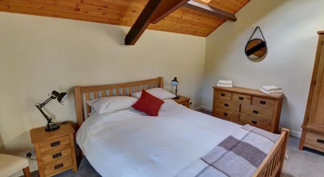 Quaint Holiday Home in South Wales With Sunny Gardens, Забронировать Отель Отели Сноудония с парковкой, Парковка