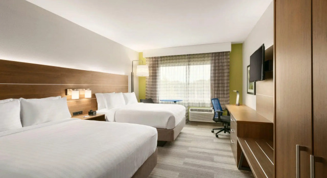 Четырёхместный номер Standard Holiday Inn Express & Suites Salisbury by IHG