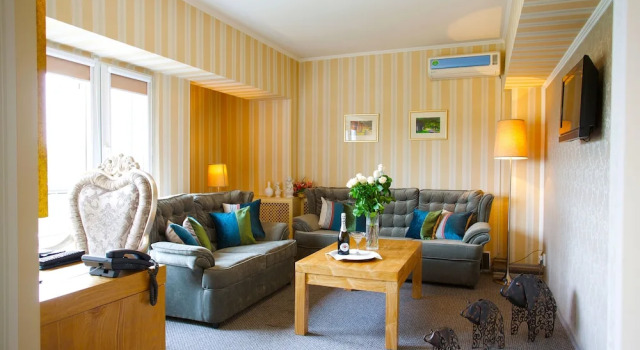 Двухместный люкс с балконом Club Hotel  Dostuk