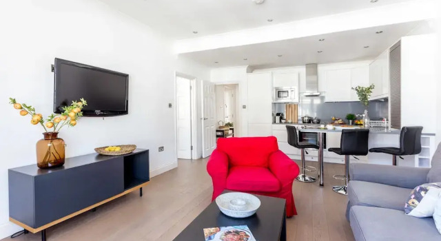 Gloucester Terrace by Lime Street