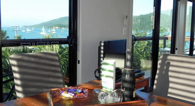 Люкс Standard с 2 комнатами Airlie Waterfront Bed & Breakfast