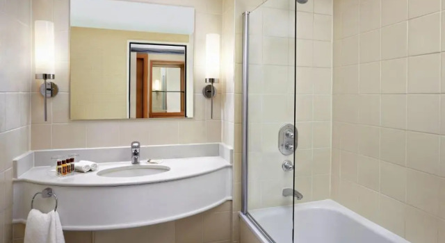 Двухместный полулюкс клубный Sheraton Brussels Airport Hotel