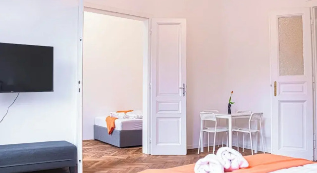 Comfy 4BR Apt Near AKH Hospital WiFi, Prenota Appartamento Vienna Austria