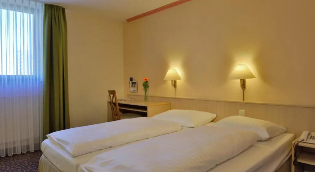 Двухместный номер Standard PLAZA INN Leonberg