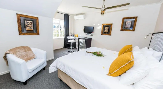 Люкс Le Petit Chateau Guest House