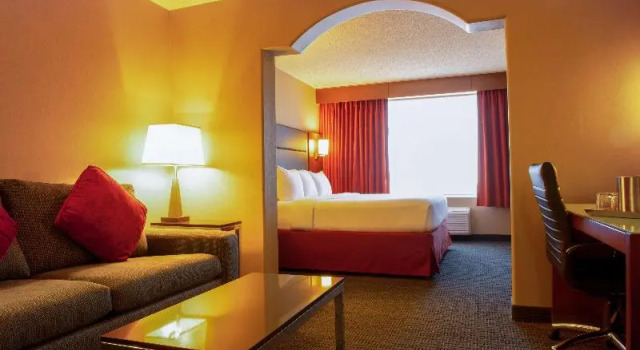 Студия Radisson Hotel & Suites Fort McMurray