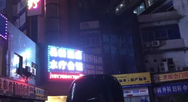 Chongqing light hotel, Prenota Hotel Hotel a Chongqing Area con parcheggio, Parcheggio