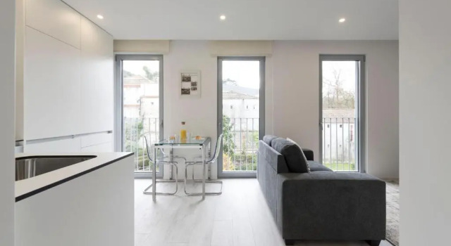 LovelyStay - Modern Loft with Gym & Free Parking minutes away from CBD, Забронировать Отель Отели Лорделу-ду-Ору-и-Масарелуш 4 звезды, 4*